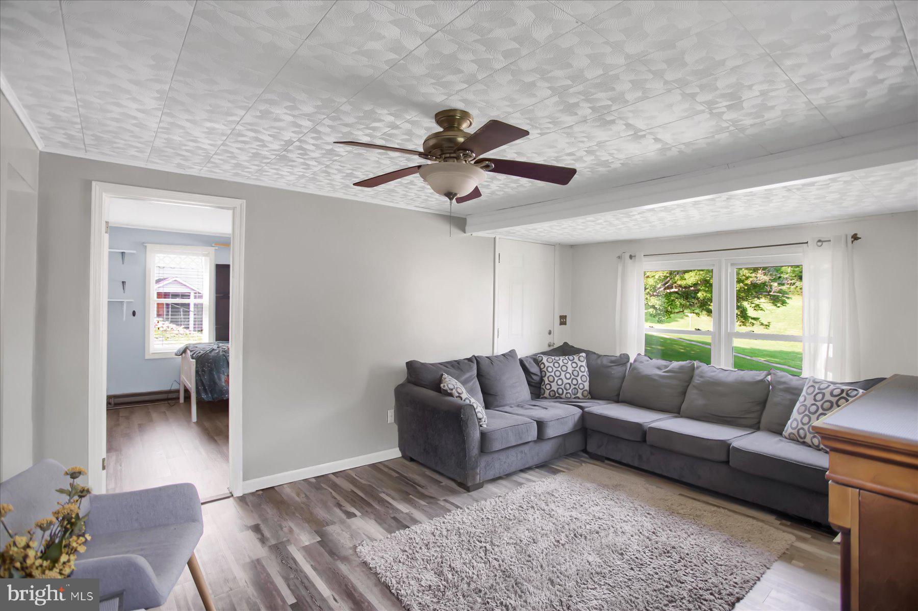 2356 Hogback Hl