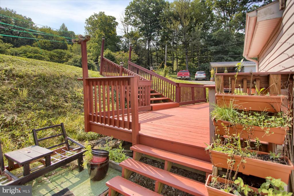 2356 Hogback Hl