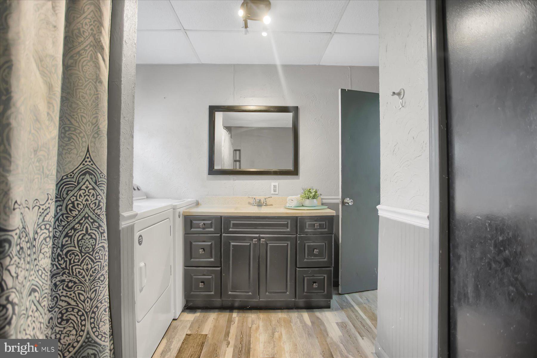 2356 Hogback Hl