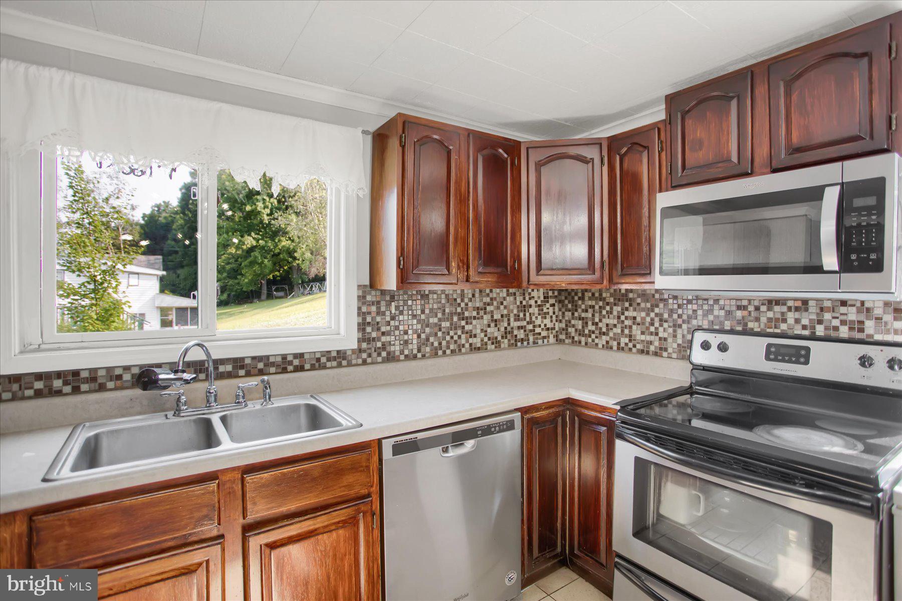 2356 Hogback Hl
