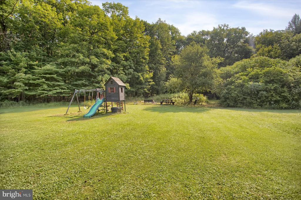 2356 Hogback Hl
