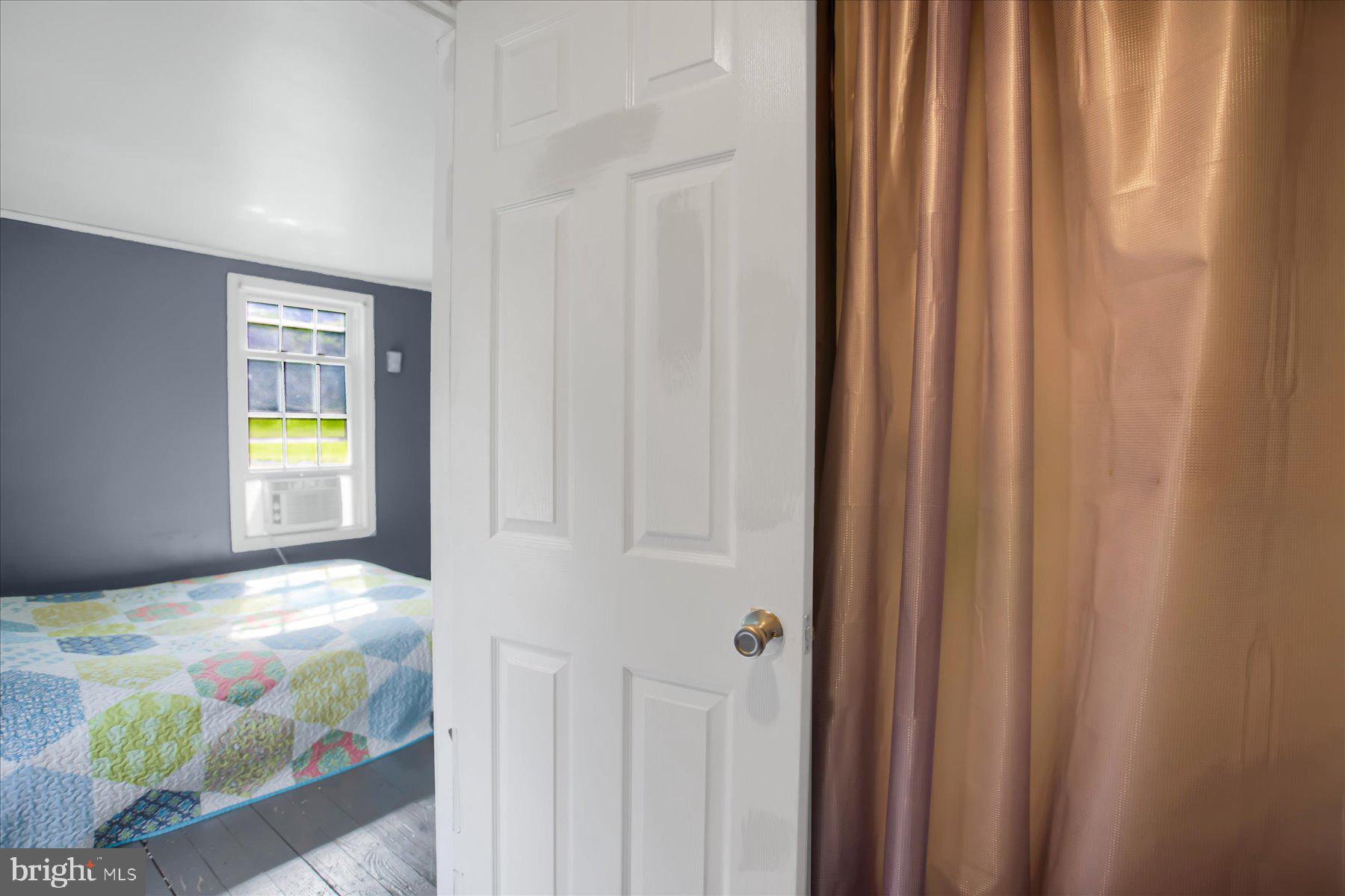 2356 Hogback Hl