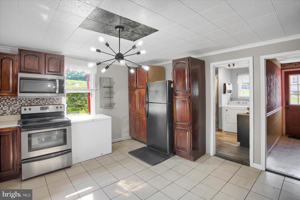 2356 Hogback Hl