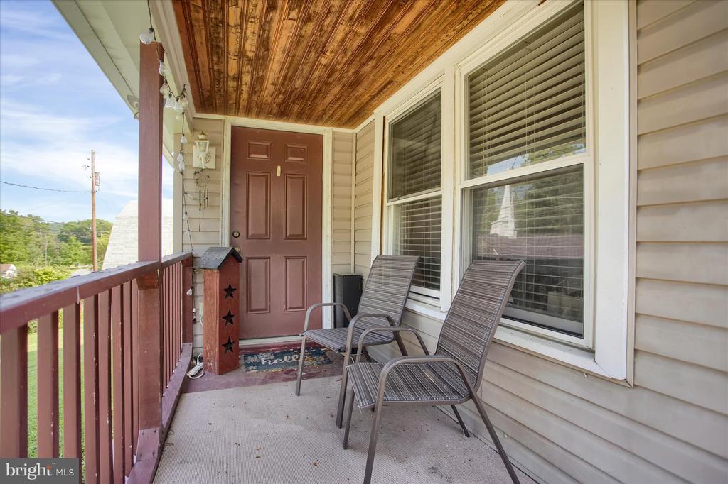 2356 Hogback Hl