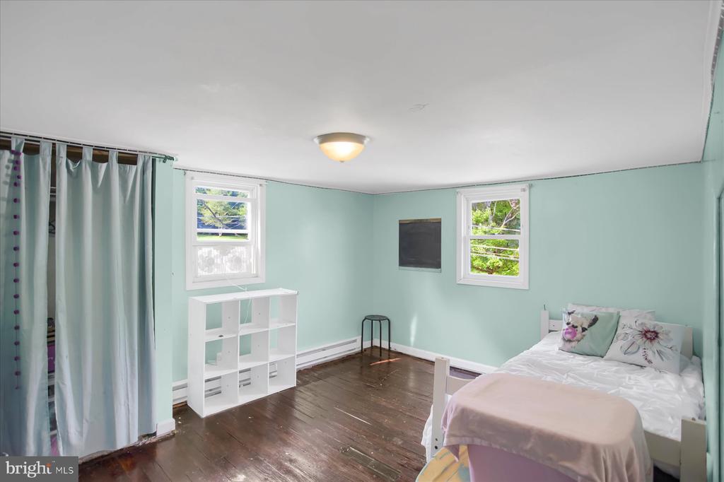 2356 Hogback Hl