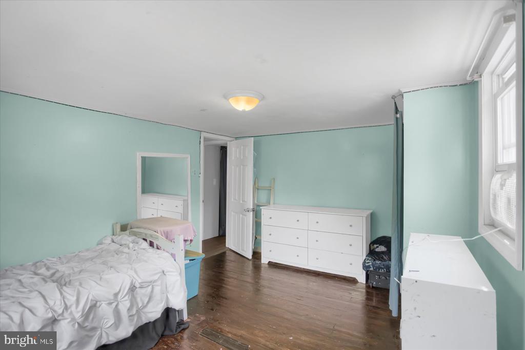 2356 Hogback Hl