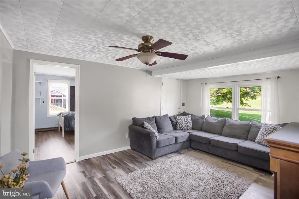 2356 Hogback Hl