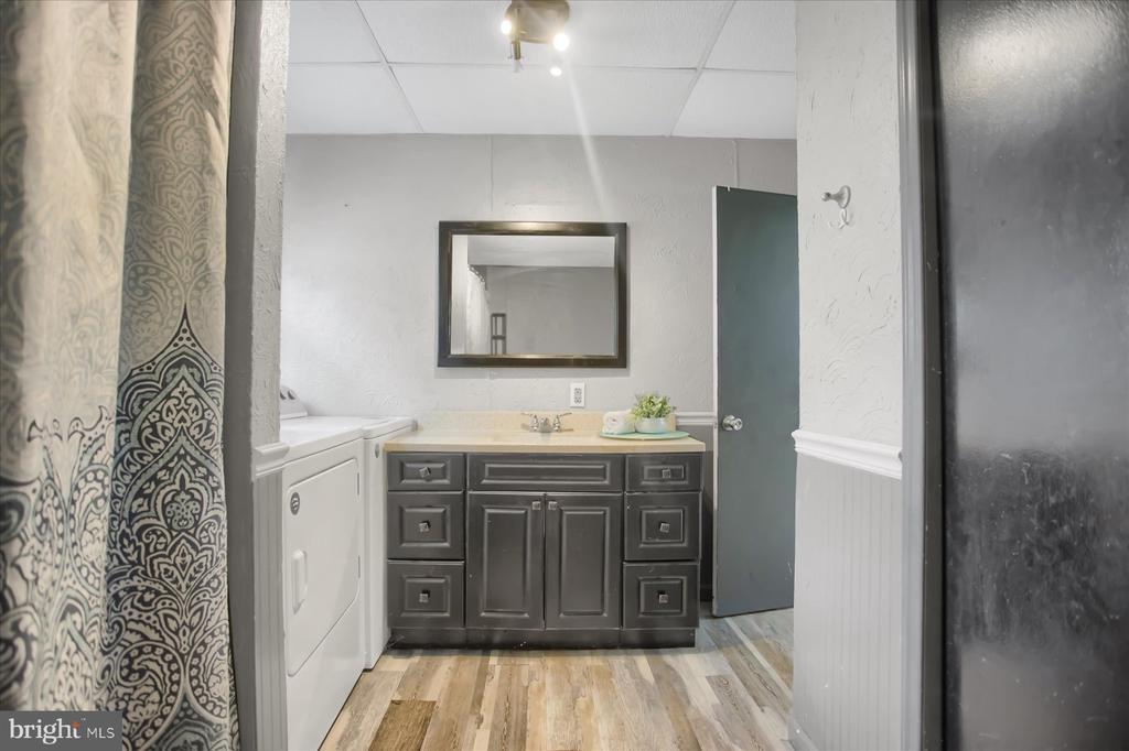 2356 Hogback Hl
