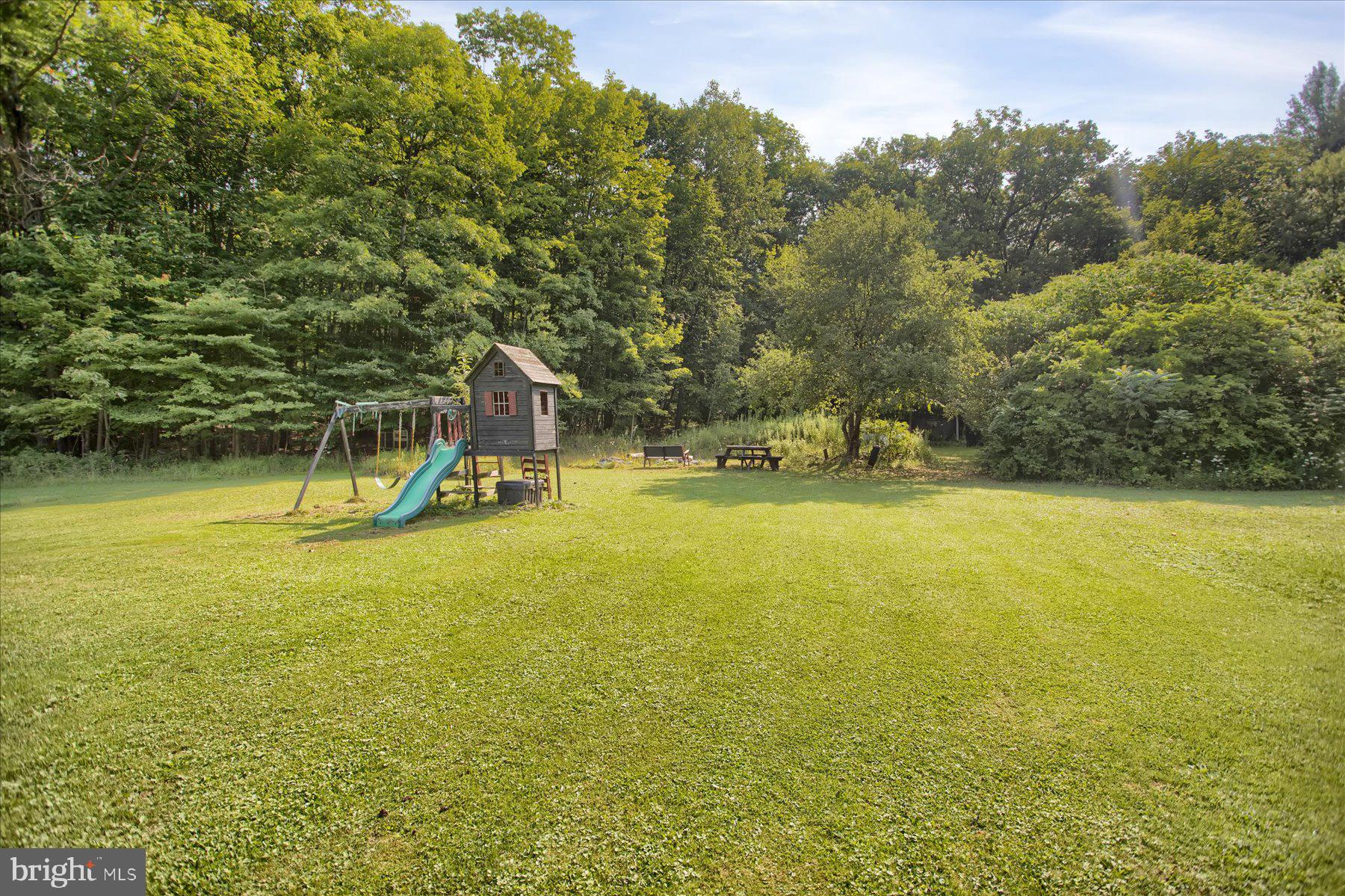 2356 Hogback Hl