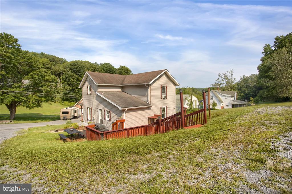 2356 Hogback Hl