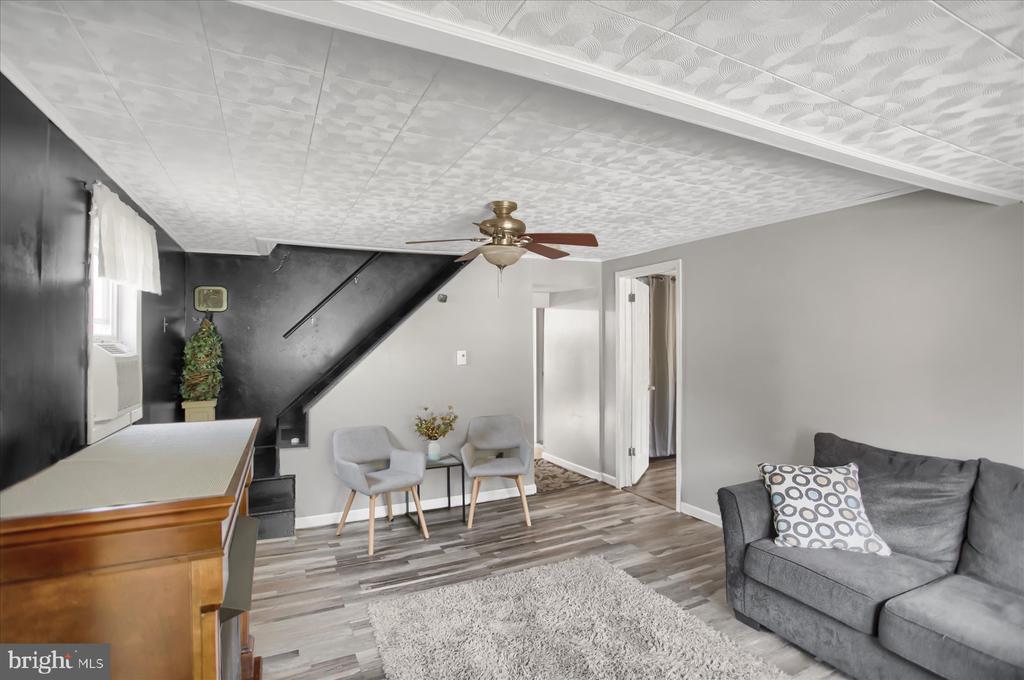 2356 Hogback Hl
