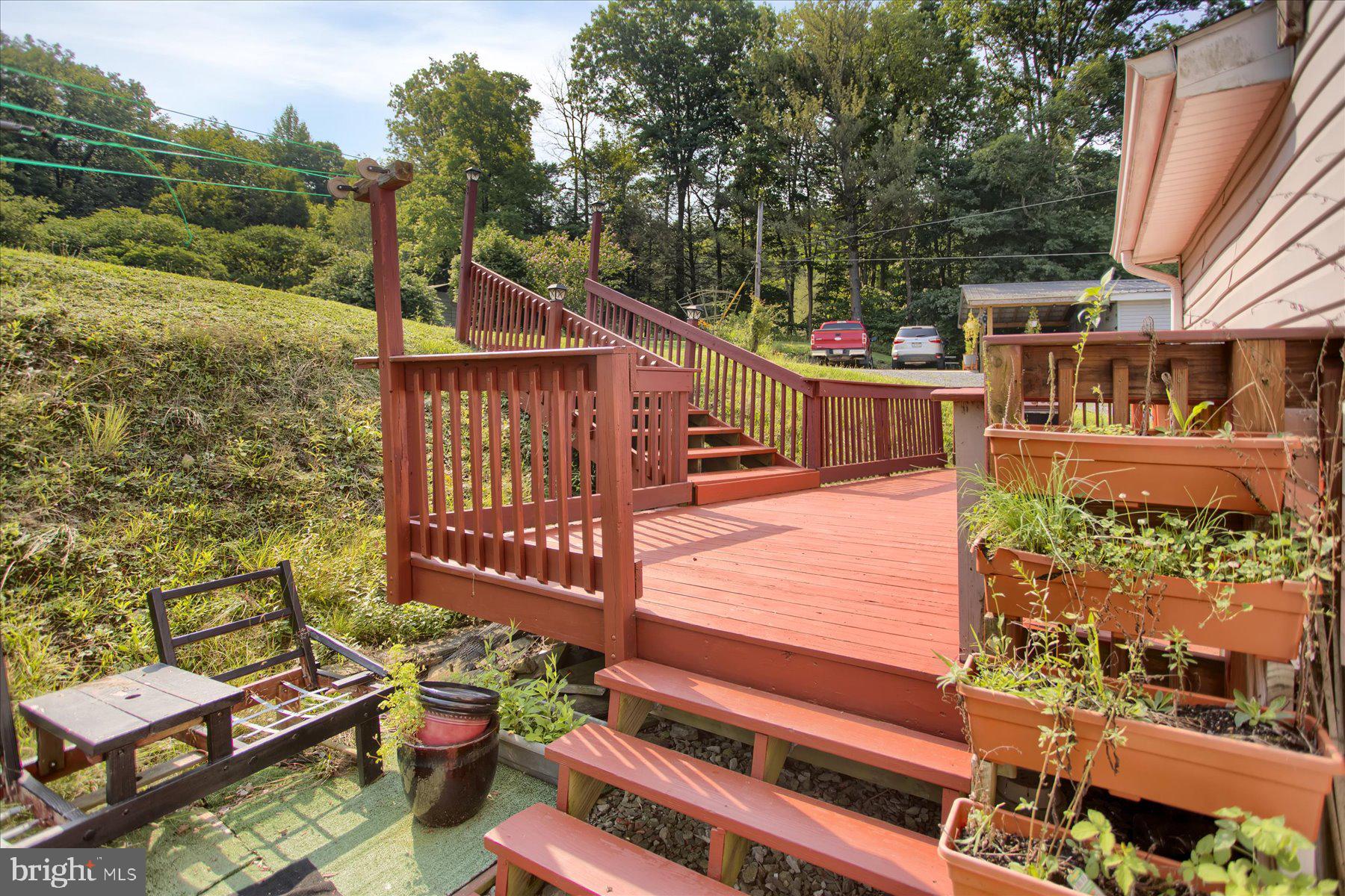 2356 Hogback Hl