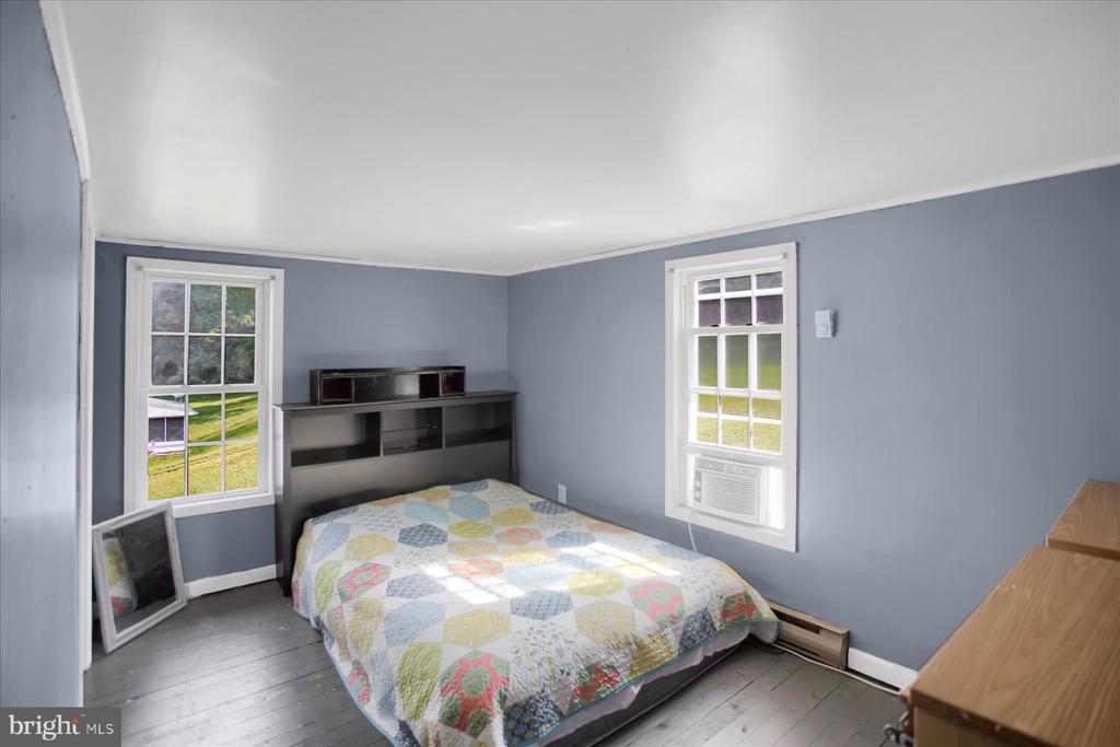 2356 Hogback Hl