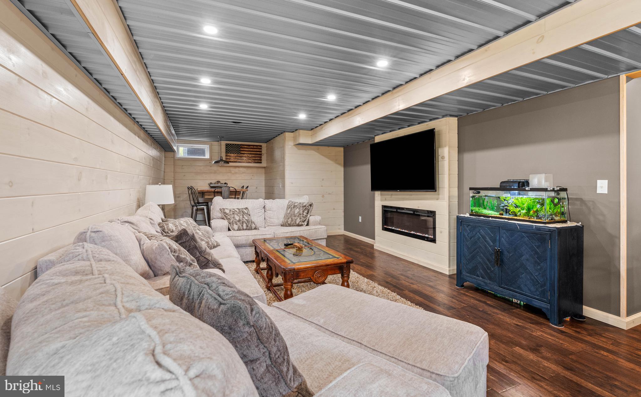 198 Coles Dr