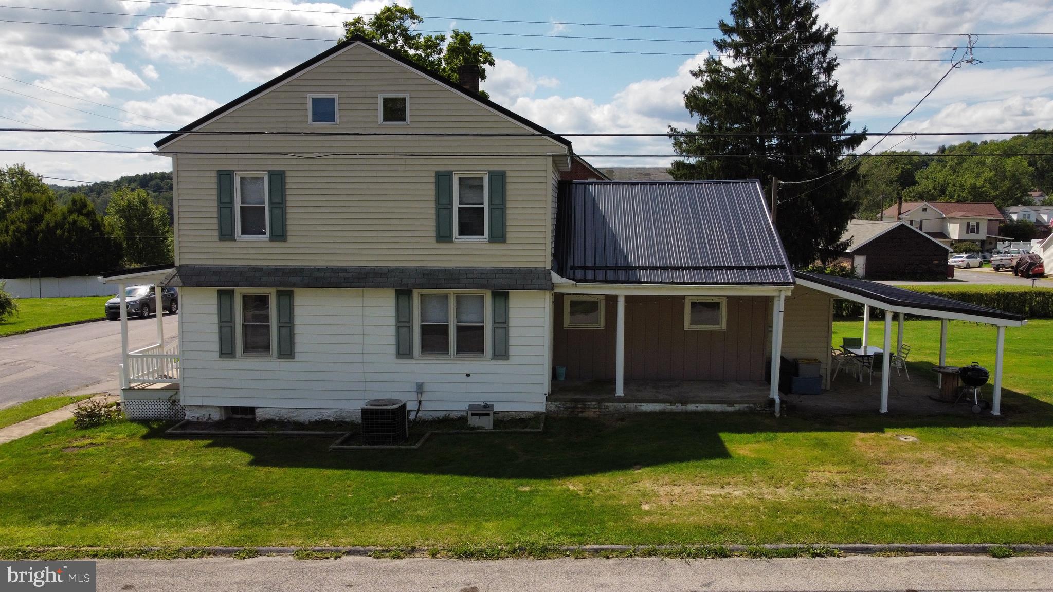 600 Clara St