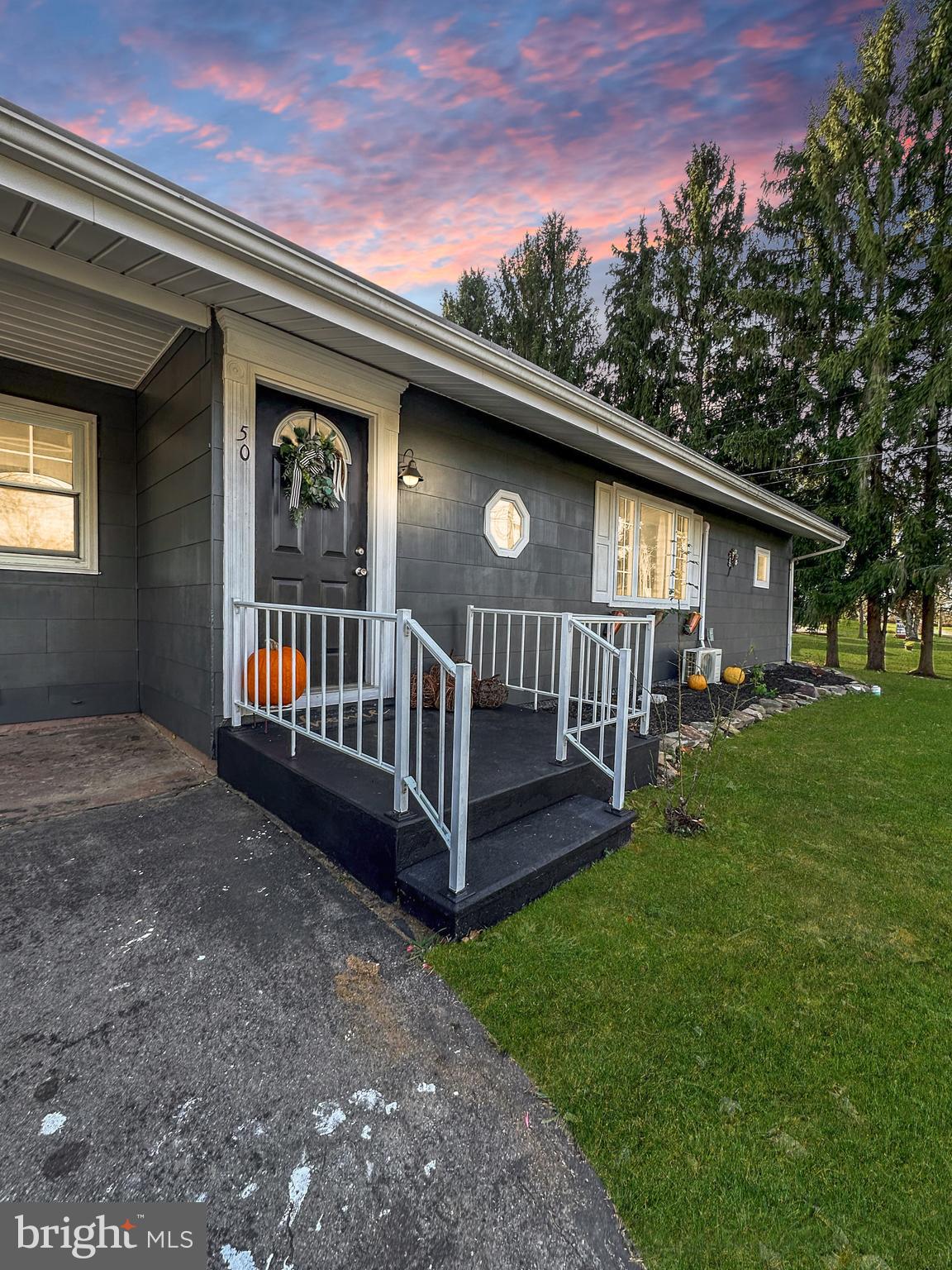 50 Sunset Ln