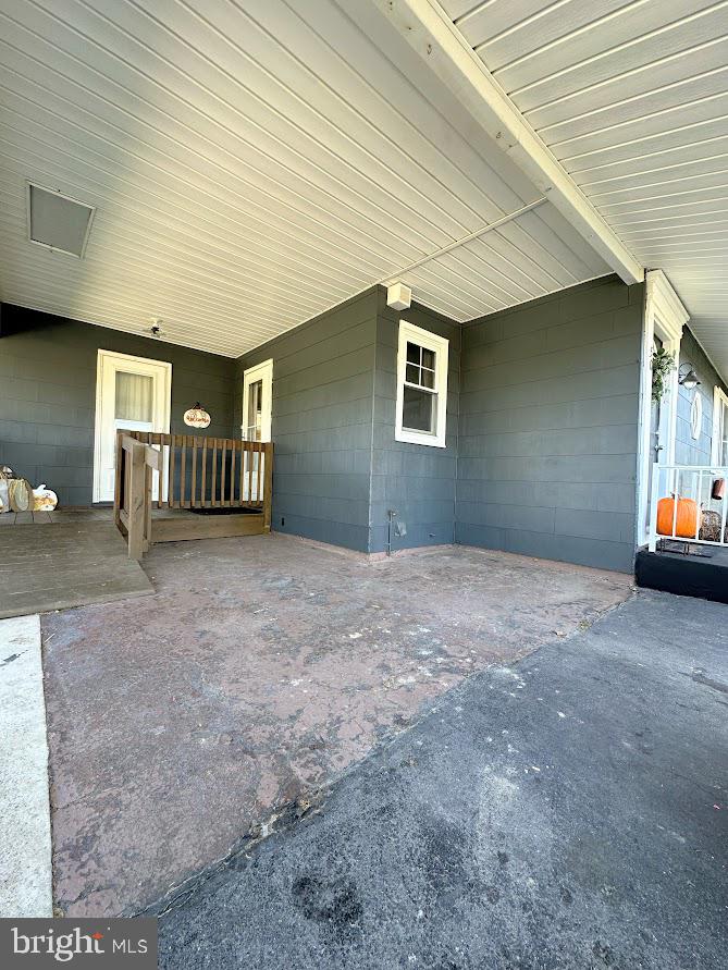 50 Sunset Ln