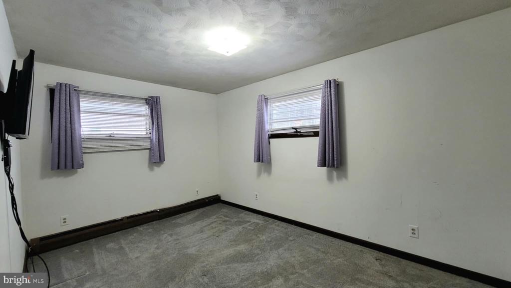 54 Ambrose Ln