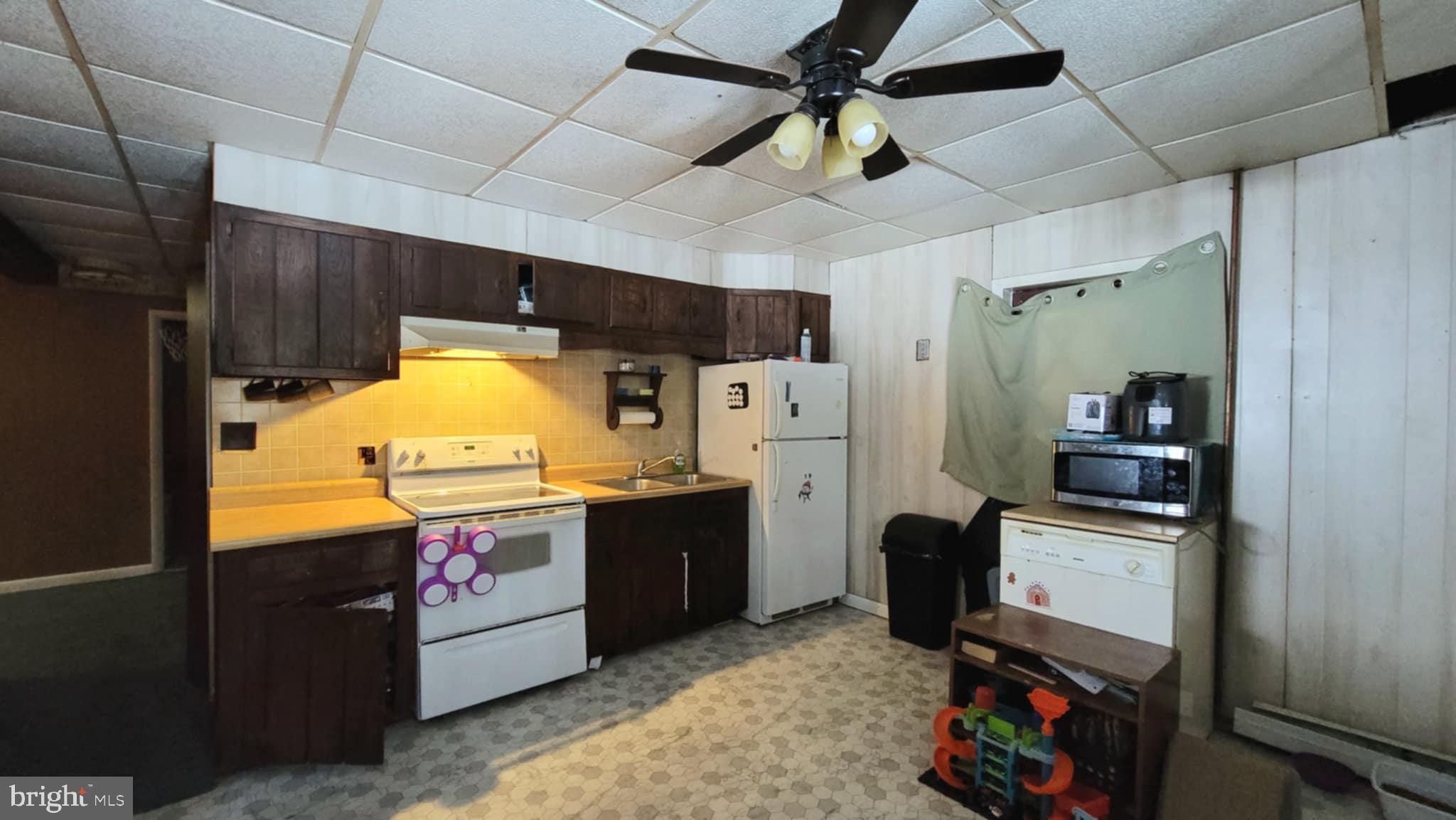 54 Ambrose Ln
