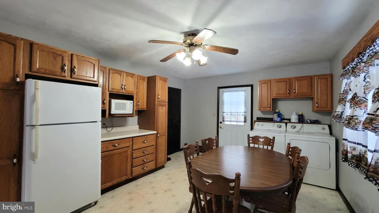 54 Ambrose Ln