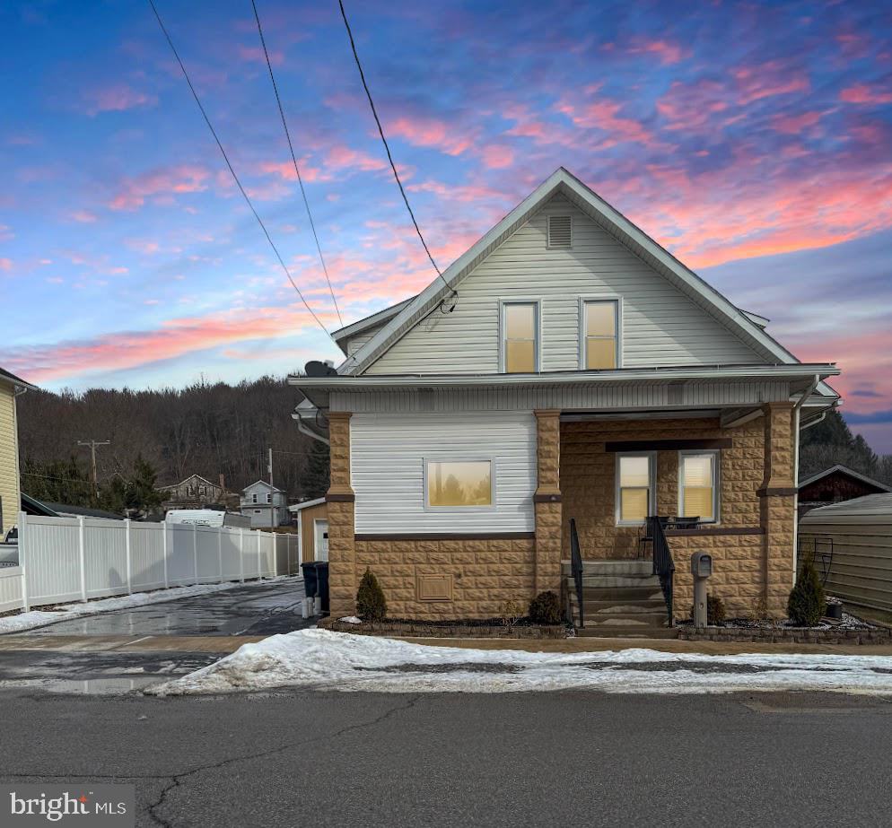 114 Kate St