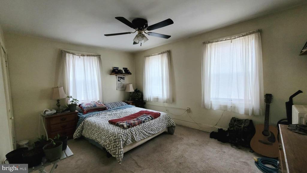 138 Curtin St