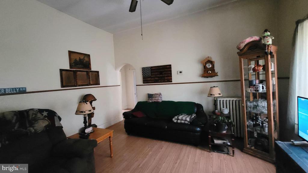 138 Curtin St