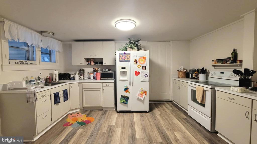 138 Curtin St