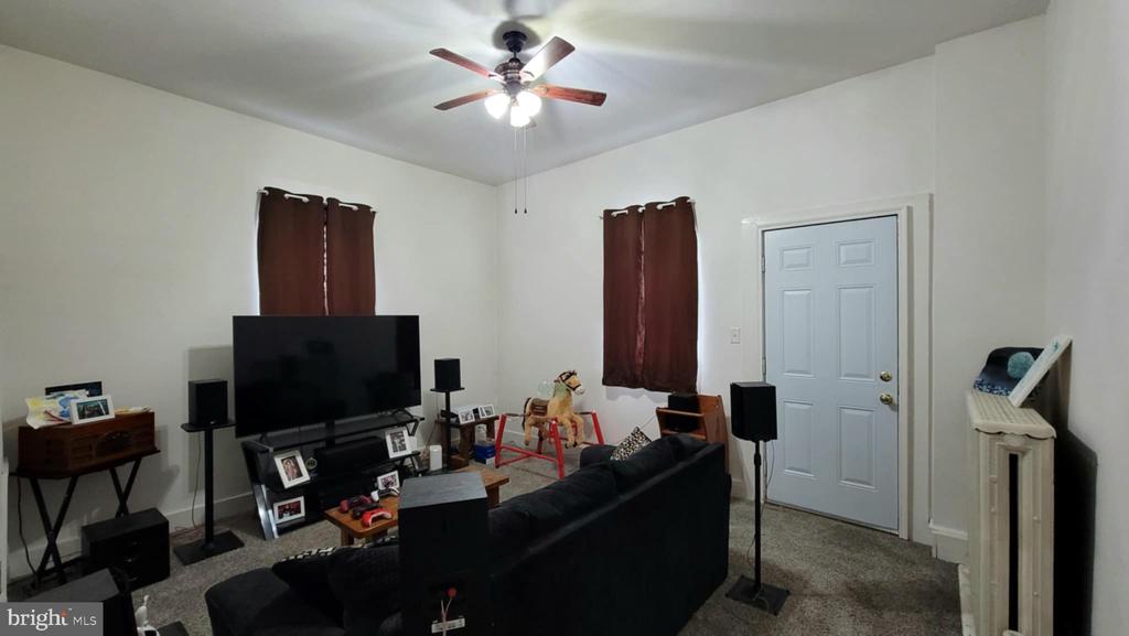 138 Curtin St