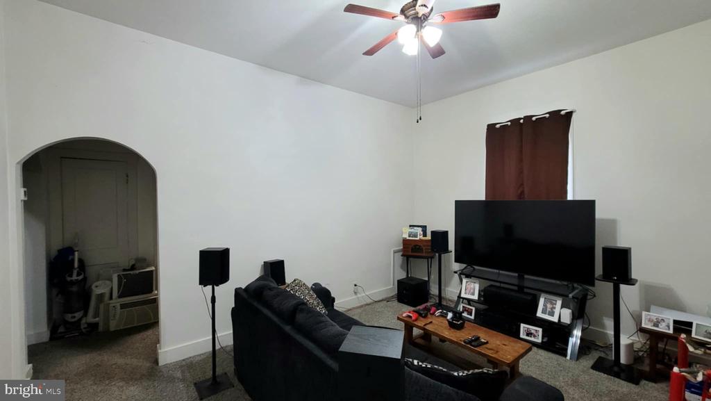 138 Curtin St