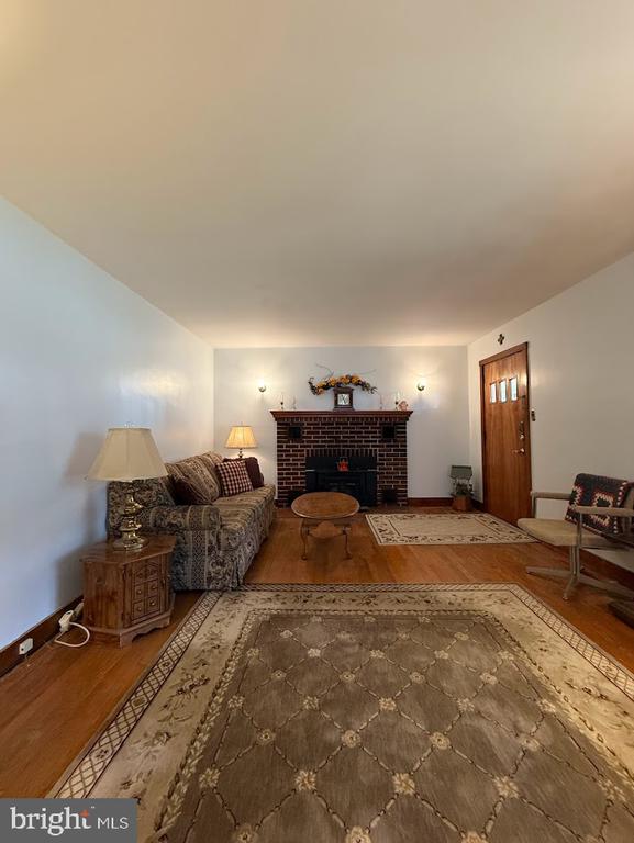 107 Short St