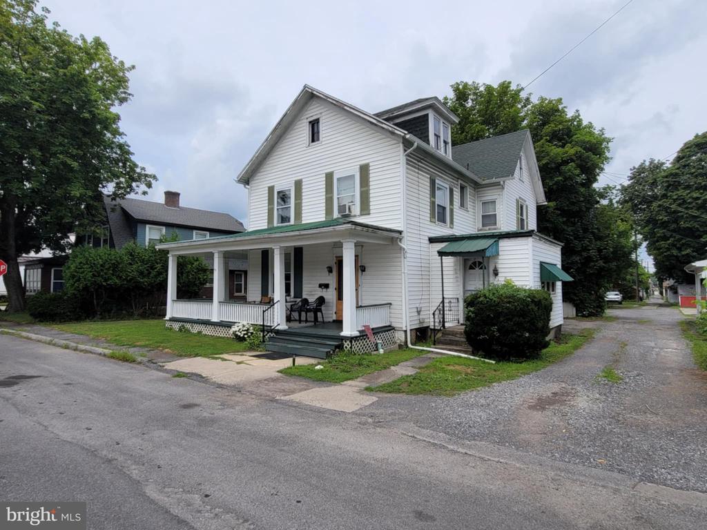 132 Curtin Street
