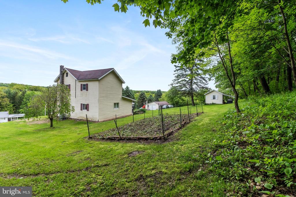 590 Frog Hollow Rd