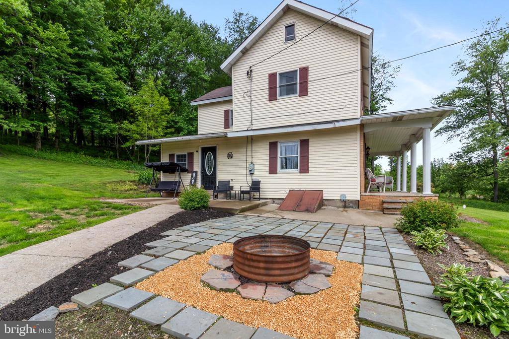 590 Frog Hollow Rd