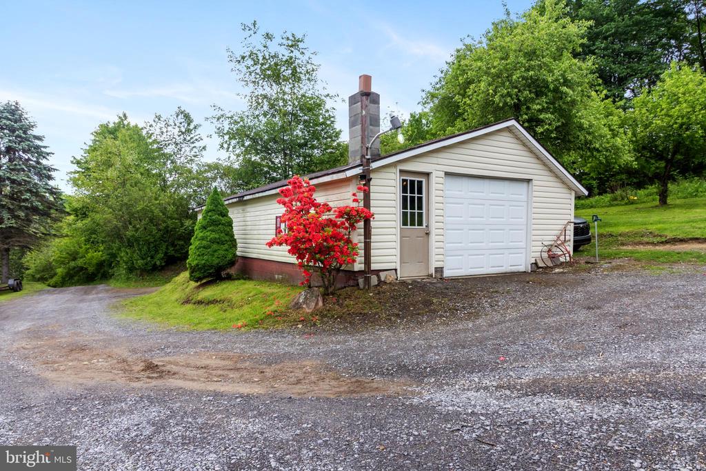 590 Frog Hollow Rd