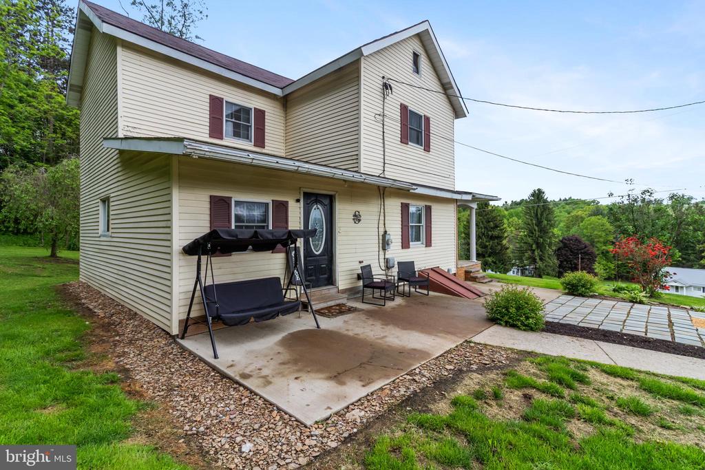 590 Frog Hollow Rd