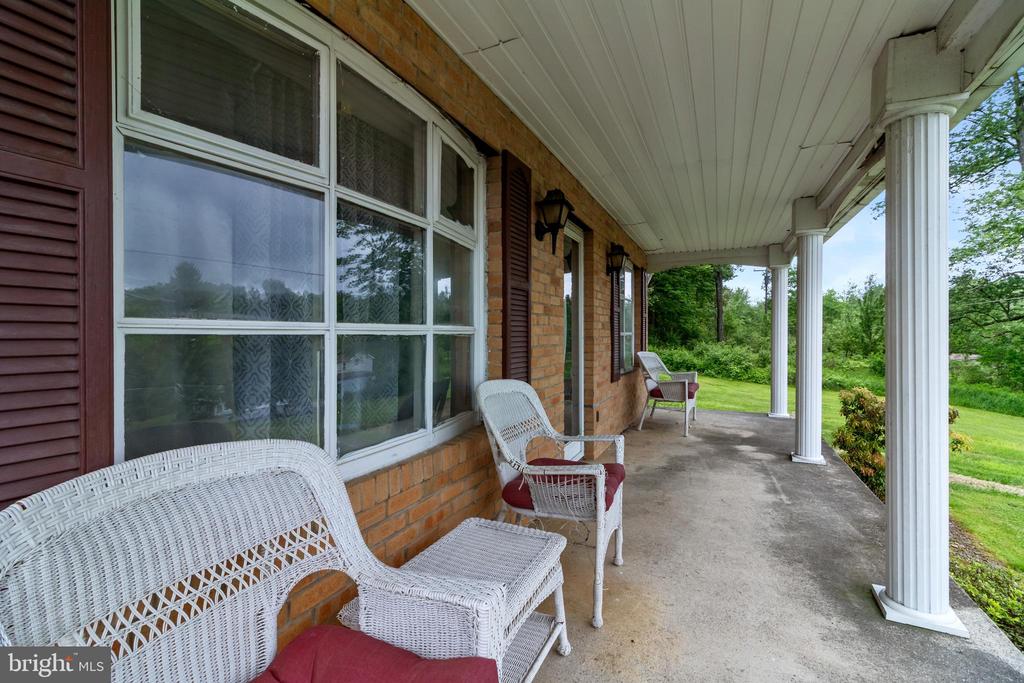 590 Frog Hollow Rd