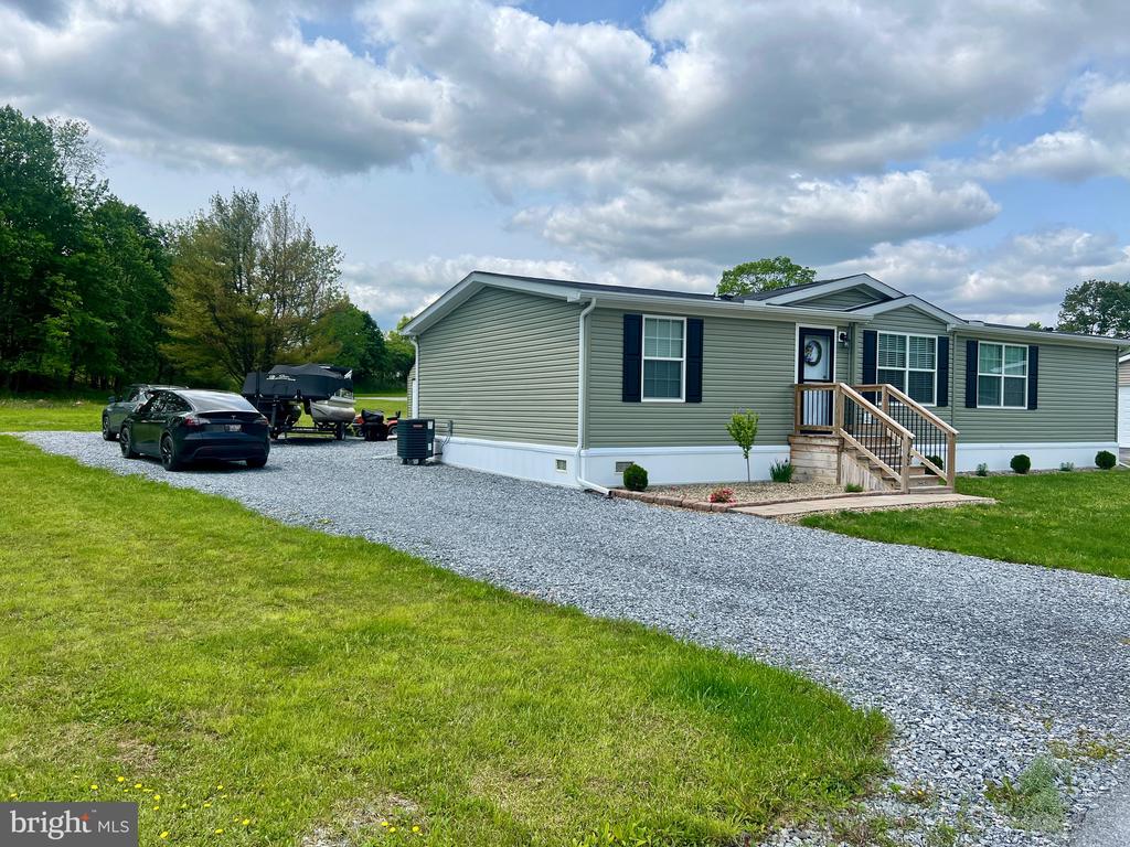 142 MEADOW LANE