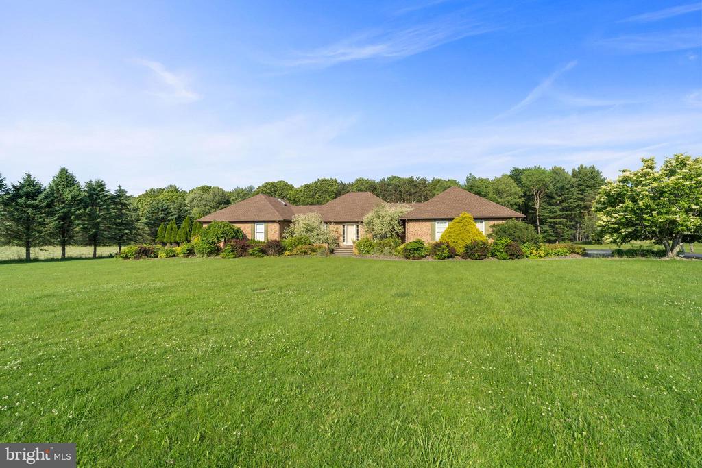 882 Rolling Stone Road