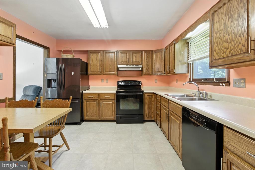 516 David St