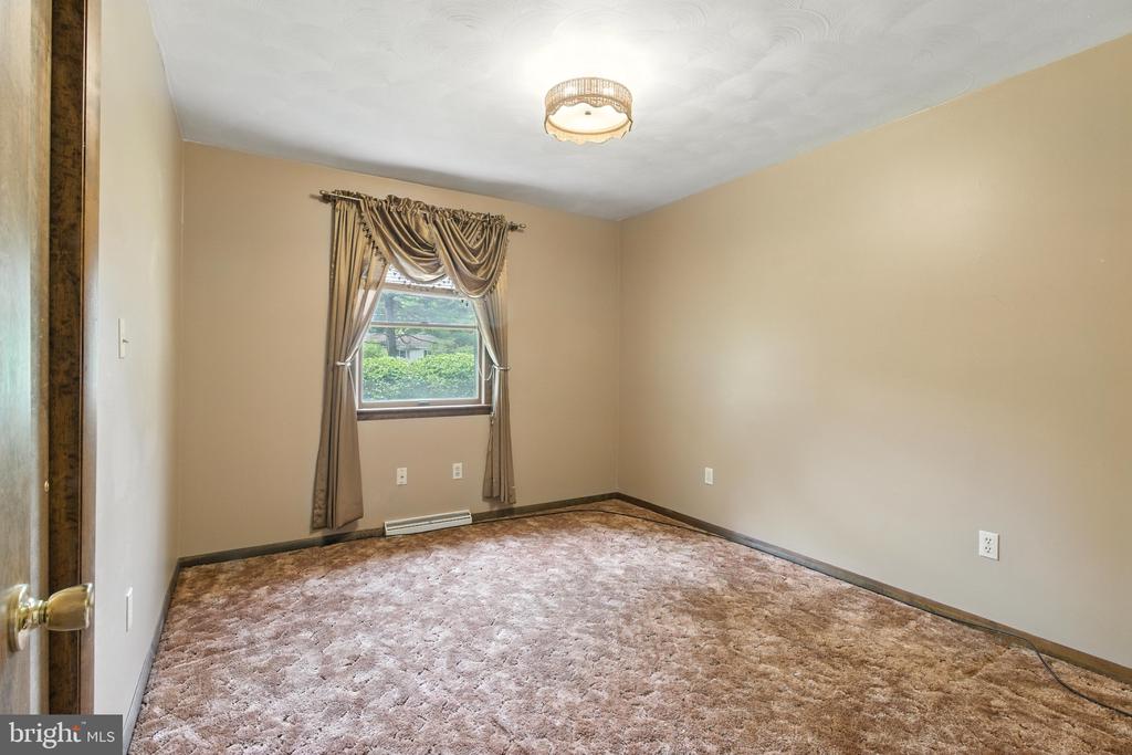 516 David St