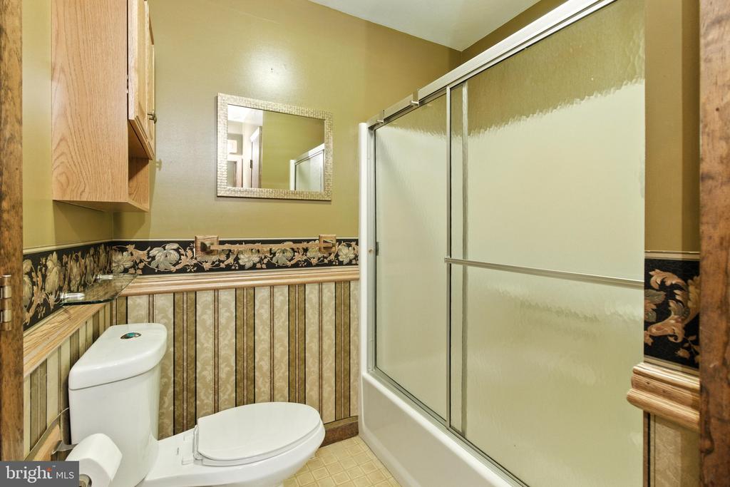 516 David St