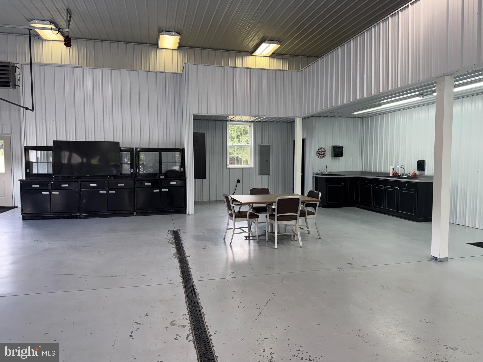 2190 SIX MILE ROAD