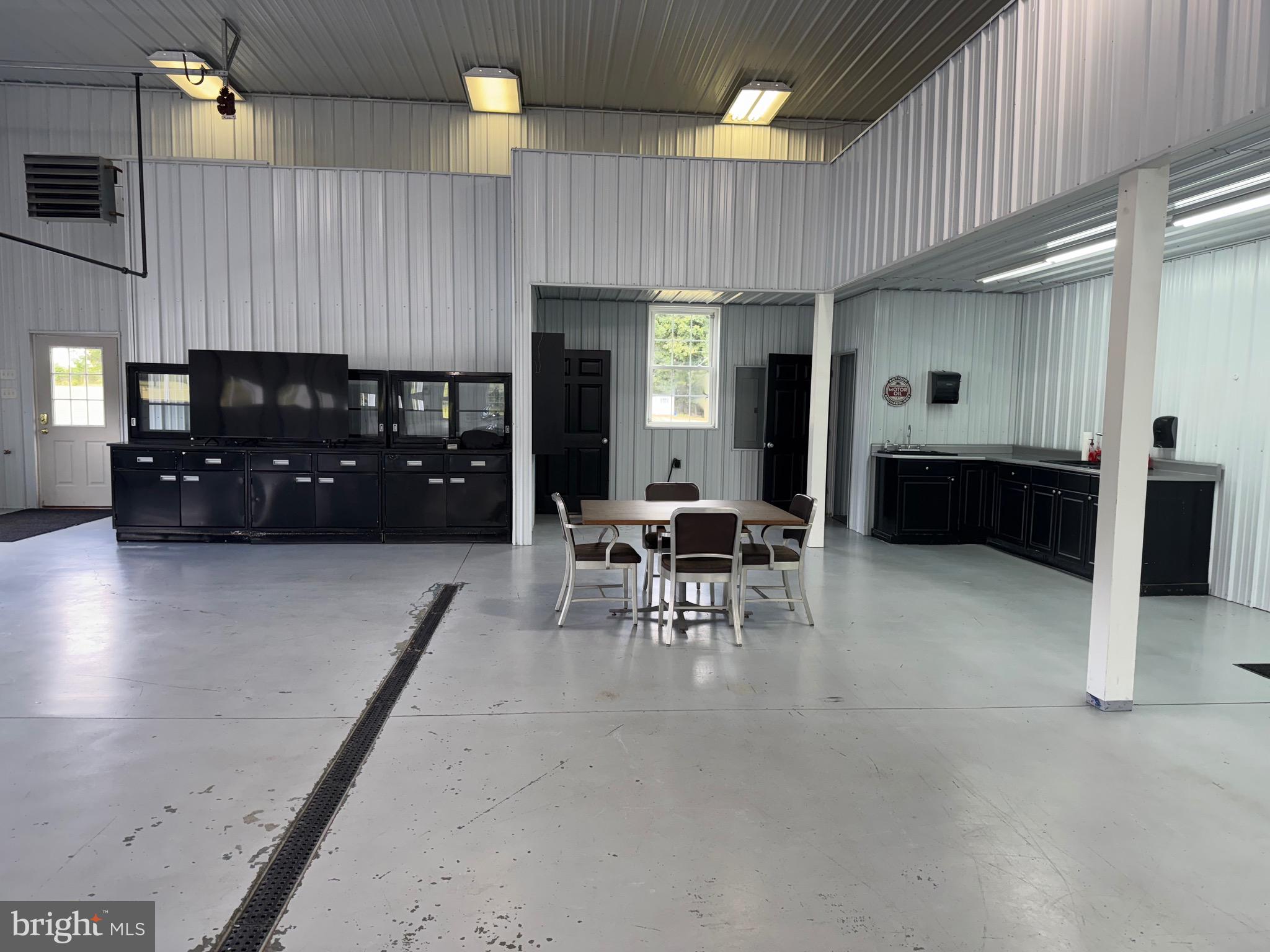 2190 SIX MILE ROAD