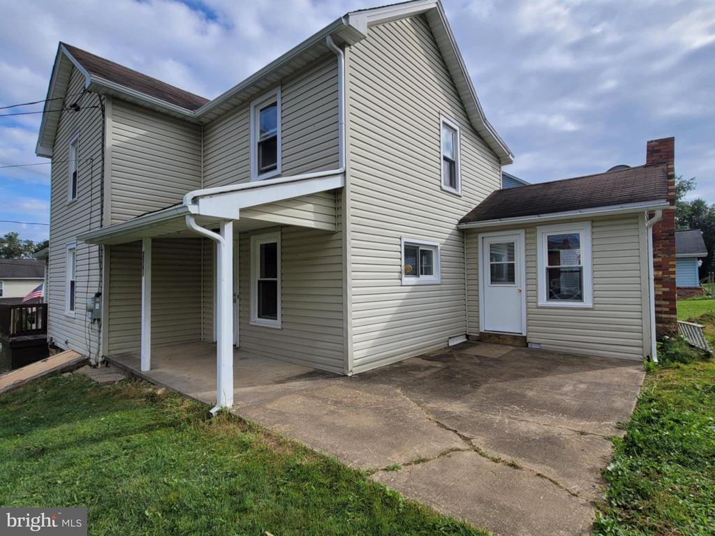 2561 MAIN STREET