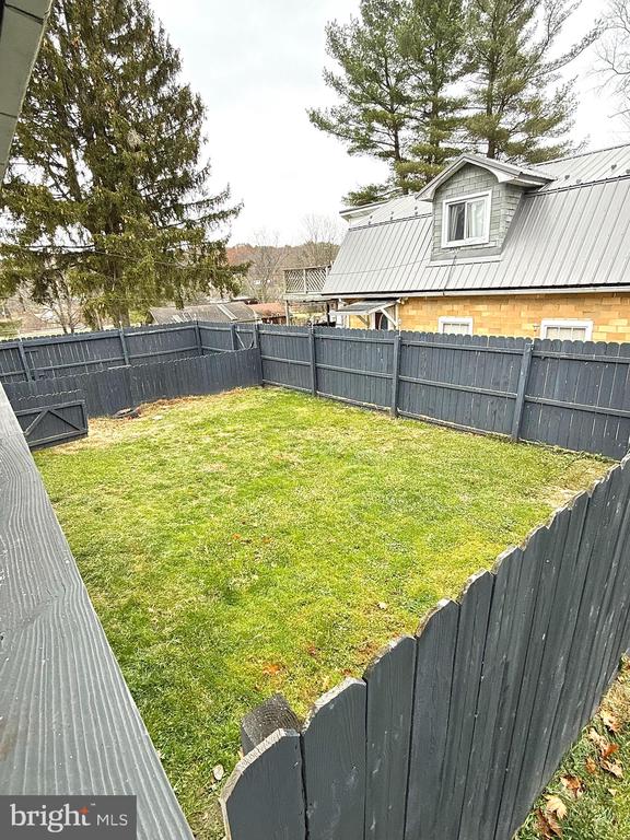 32 BLUEBALL ROAD