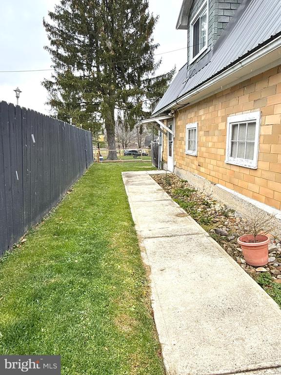 32 BLUEBALL ROAD