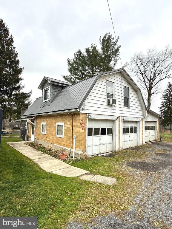 32 BLUEBALL ROAD