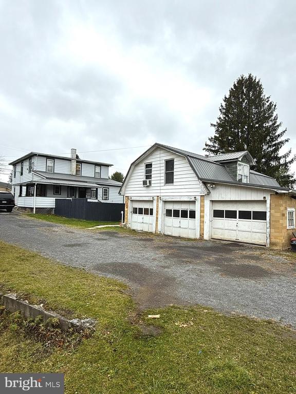 32 BLUEBALL ROAD