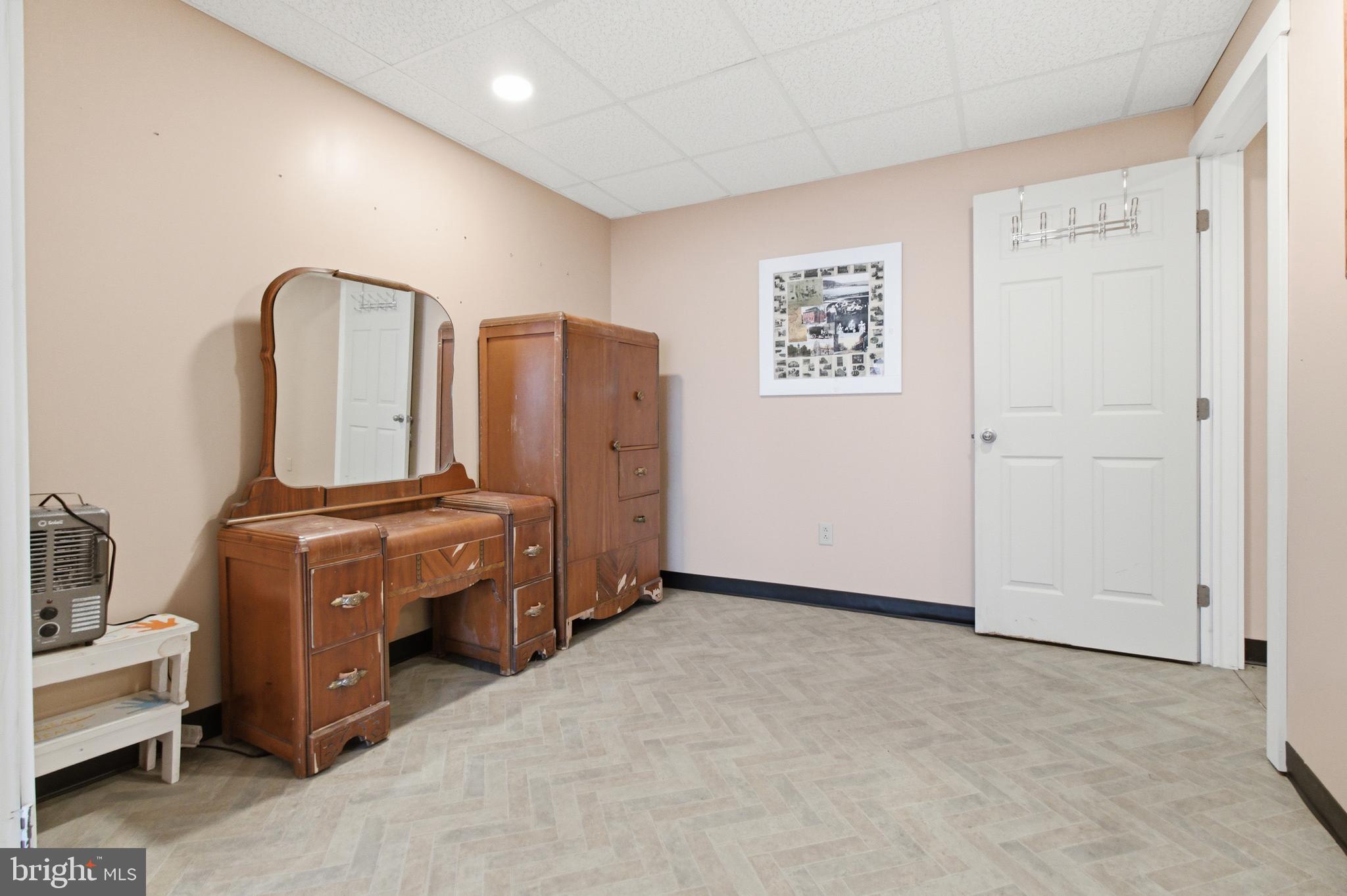 1081 & 1083 N FRONT STREET